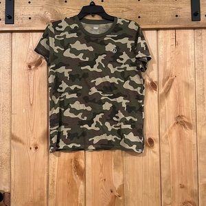 Levi’s camo peace sign t-shirt